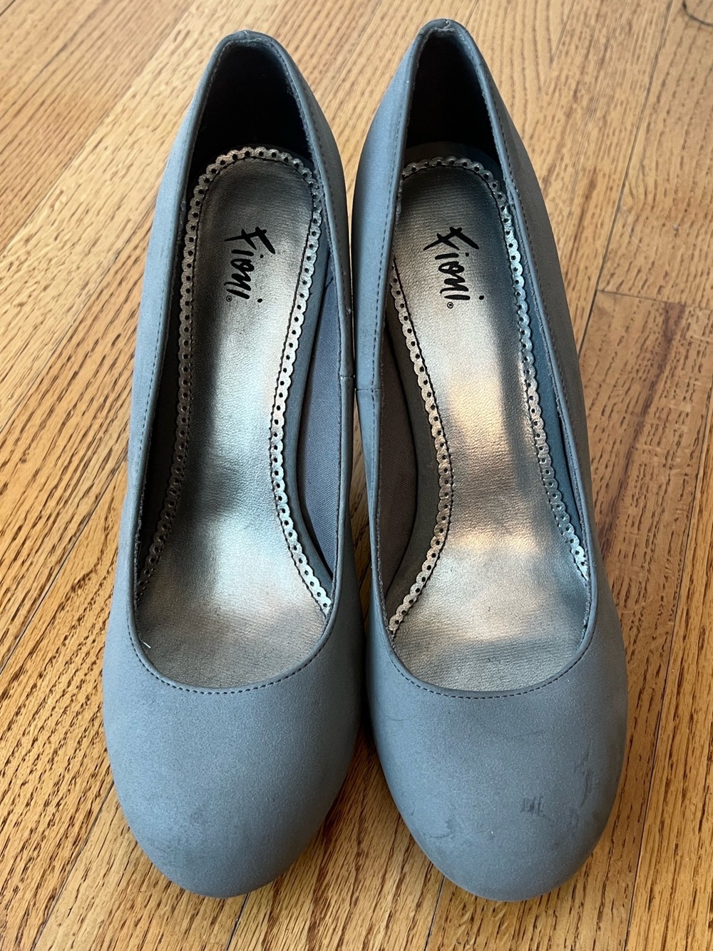 Fioni Gray Classic Round-Toe Heels Size 9 Cocktail Party Business Casual
